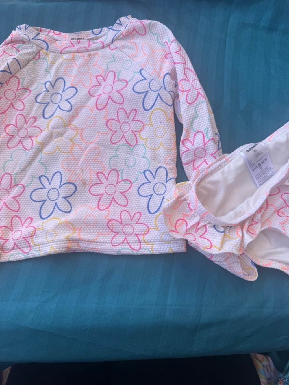 Old navy swim set 3t white Girls Floral Rash Guard textured Flowers A13